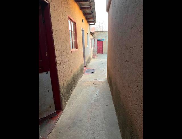 9 BEDROOM HOUSE FOR SALE IN SPRINGS CENTRAL